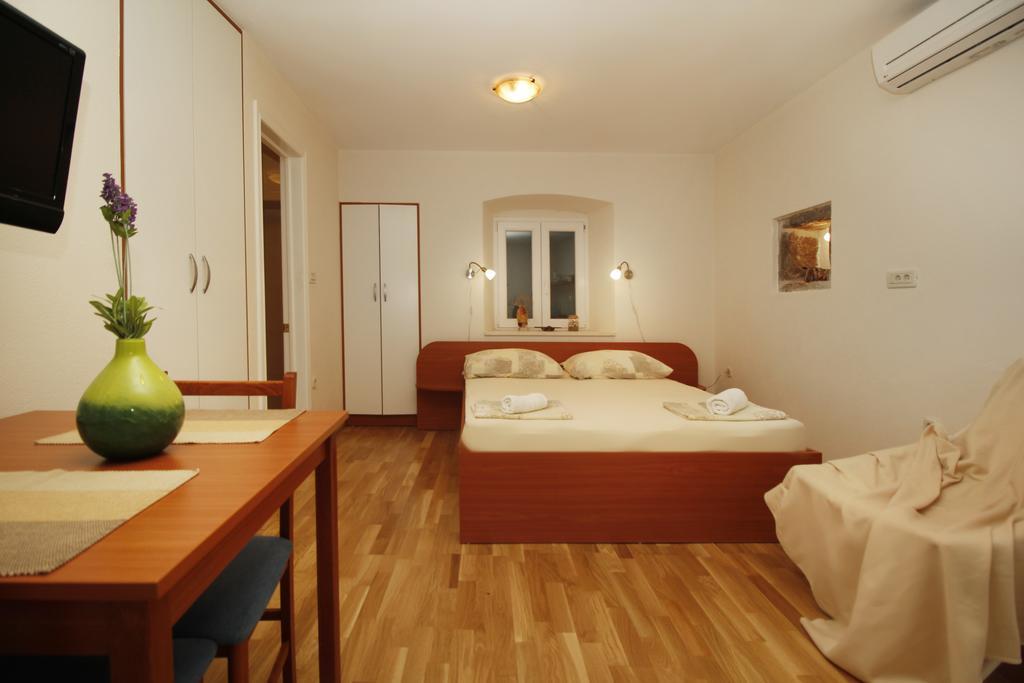 Apartments Caralipeo Makarska Room photo